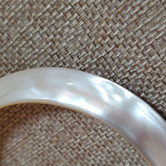 Genuine Mother of Pearl Bracelet - Picture 4 of 6